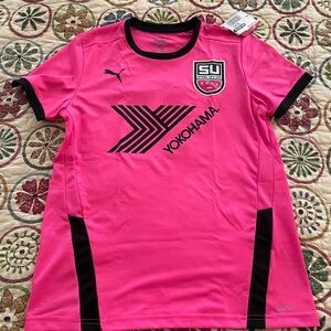 Puma Girl’s or Women’s Bright Pink Soccer Jersey, Size M, New With Tags